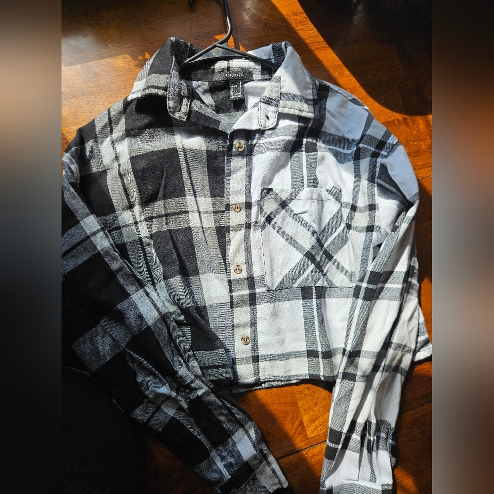 Cropped Black & White Plaid Button-Up Shirt